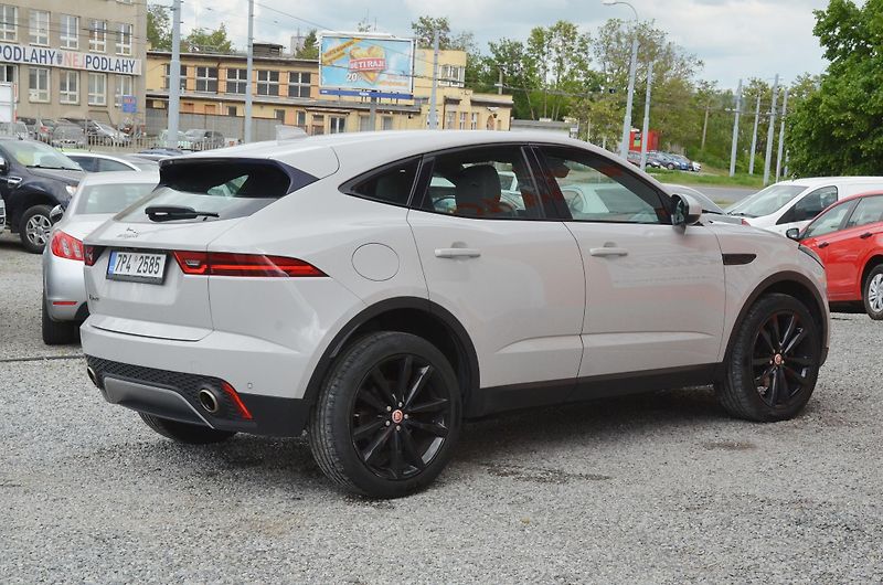Jaguar E-Pace (2018) 2.0 D 132kW S AWD AT 1.MAJITEL - fotka 6 z 43