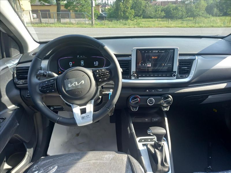 Kia Stonic 1,0 T-GDi  7DCT SPIN - fotka 5 z 5