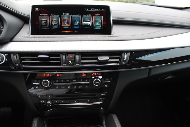 BMW X6 xDrive40d - fotka 5 z 25