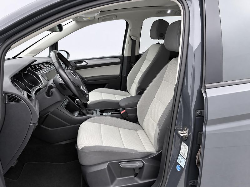 Volkswagen Touran 2,0 TDI DSG Panorama 1.Maj. - fotka 11 z 32