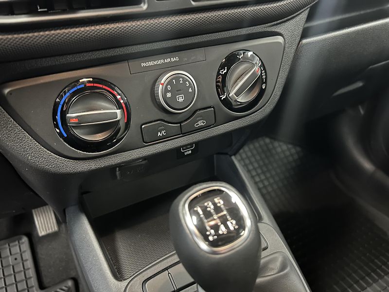 Hyundai i10 (2021) 1.0 Comfort GO Klima Tempomat - fotka 8 z 21