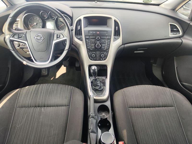 Opel Astra 1.4i/74kW Enjoy ČR - fotka 12 z 31