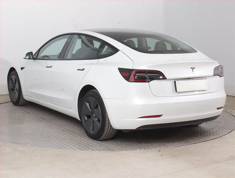 Tesla Model 3 (2022) Standard Range LFP, SoH 92% - fotka 4 z 20