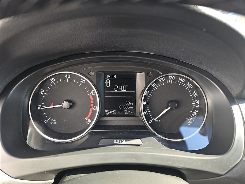 Škoda Rapid 1,2 TSI 66KW klima ALU STK - fotka 16 z 35