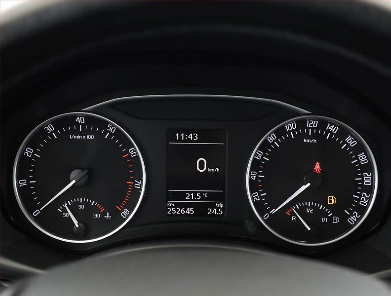 Škoda Octavia (2011) Elegance 1.8 TSI, Serv.kniha - fotka 8 z 17