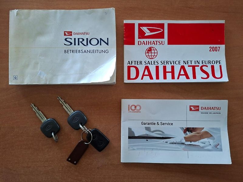 Daihatsu Sirion (2006) 1.3i 67kW AUT 4WD - fotka 36 z 39