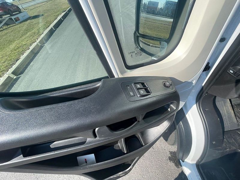 Toyota Proace Max 2.2D L4H3 4D VAN 2.2L 180 6MT - fotka 17 z 26