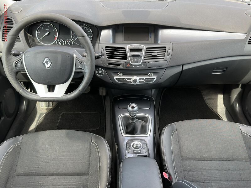 Renault Laguna (2010) 2.0d, ČR, Navi, xenon - fotka 8 z 19