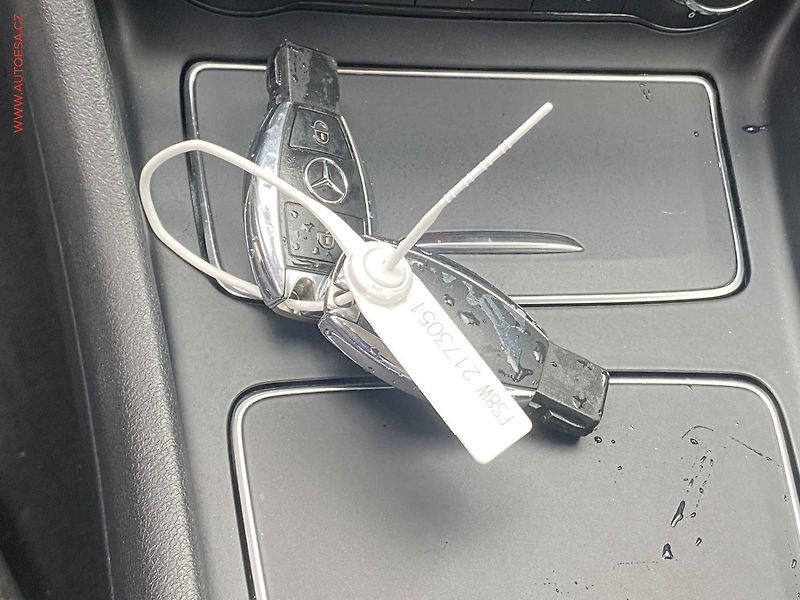 Mercedes-Benz CLA (2018) 1.6 CLA180, AT, LED, panor - fotka 20 z 20