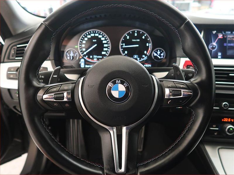 BMW Řada 5 (2016) 520d xDrive, 4X4, Automat - fotka 16 z 20