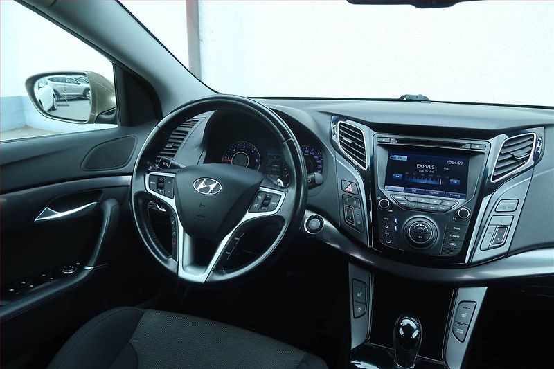 Hyundai i40 (2015) 1.7 CRDi, Automat, Serv.kniha - fotka 7 z 28