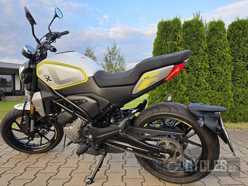 CFMOTO 300 CL-X (2024) - fotka 13 z 16
