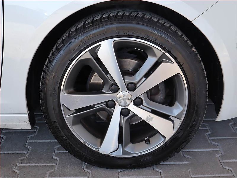Peugeot 308 (2016) 1.6 BlueHDi, Automat, Navi - fotka 15 z 21