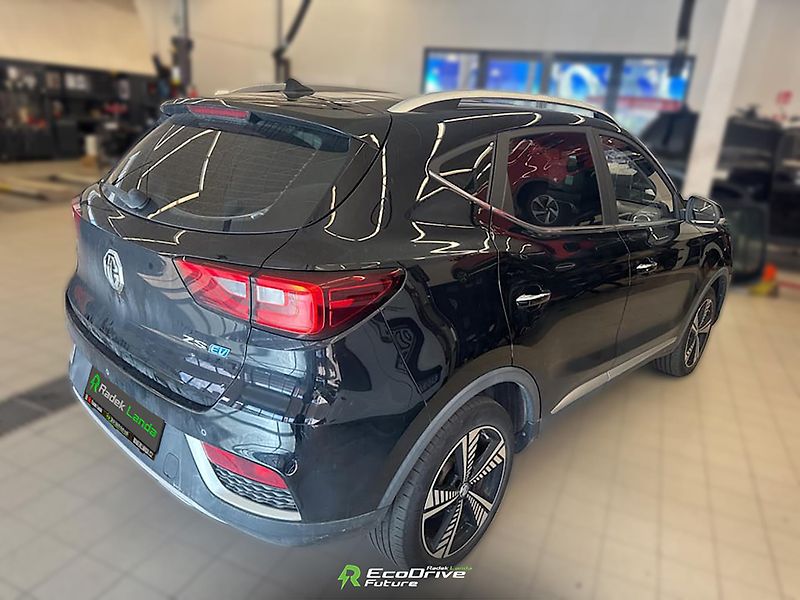 MG ZS (2021) 44,5 kWh, FWD (143 koní) - fotka 4 z 9