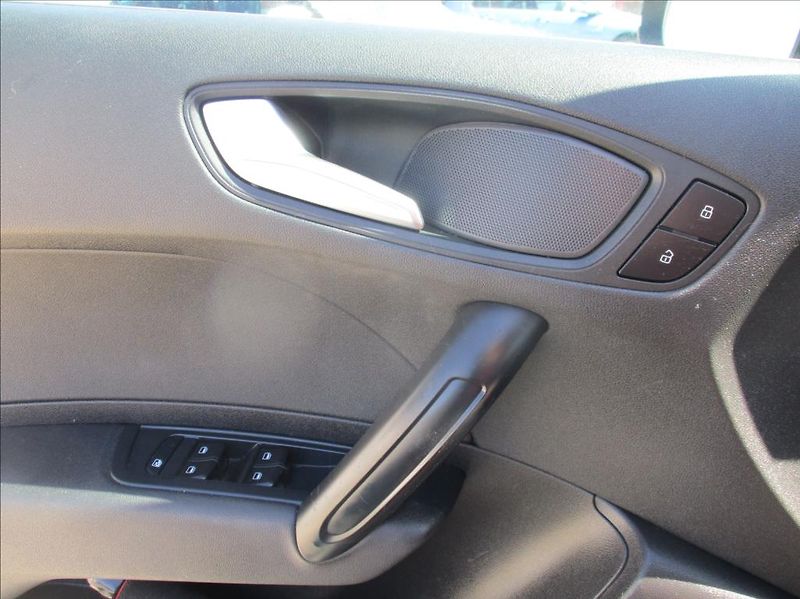 Audi A1 1,2 TSi, klima,Navi,serv.kn. - fotka 24 z 32