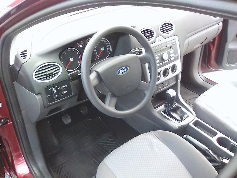 Ford Focus (2005) 2.0i 16V combi, 2majitel - fotka 13 z 30