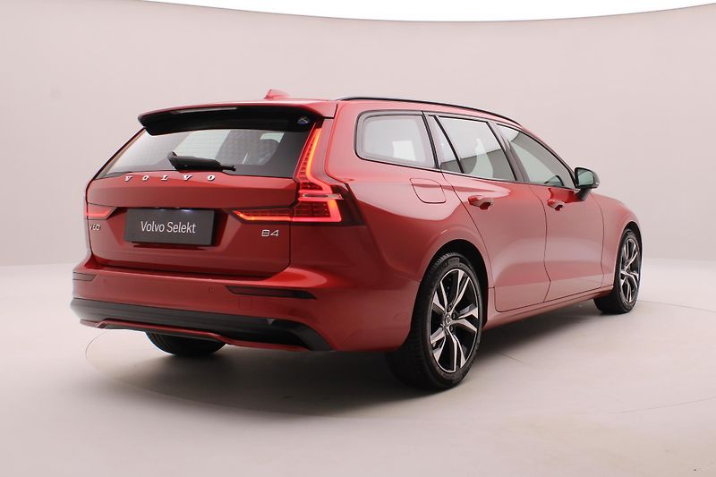 Volvo V60 B4 DARK PLUS AUT CZ - fotka 12 z 50