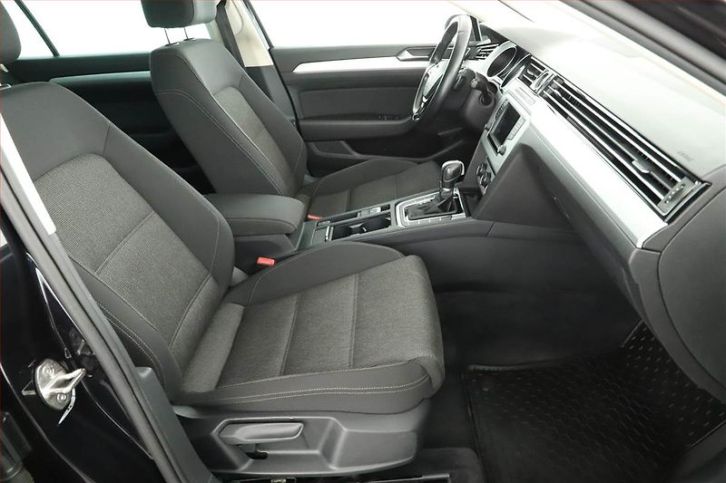 Volkswagen Passat (2016) 2.0 TDI, Automat, Navi - fotka 7 z 17