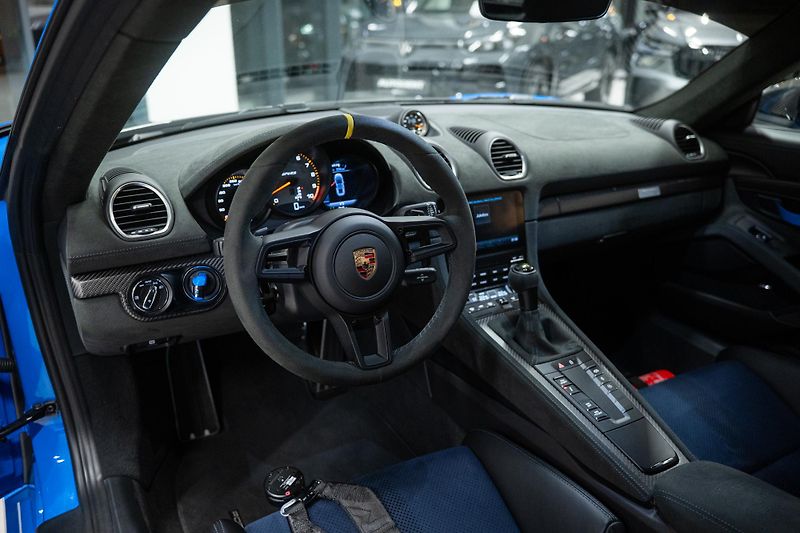 Porsche Cayman (2025) GT4 RS Weissach | PCCB | Lift - fotka 40 z 62