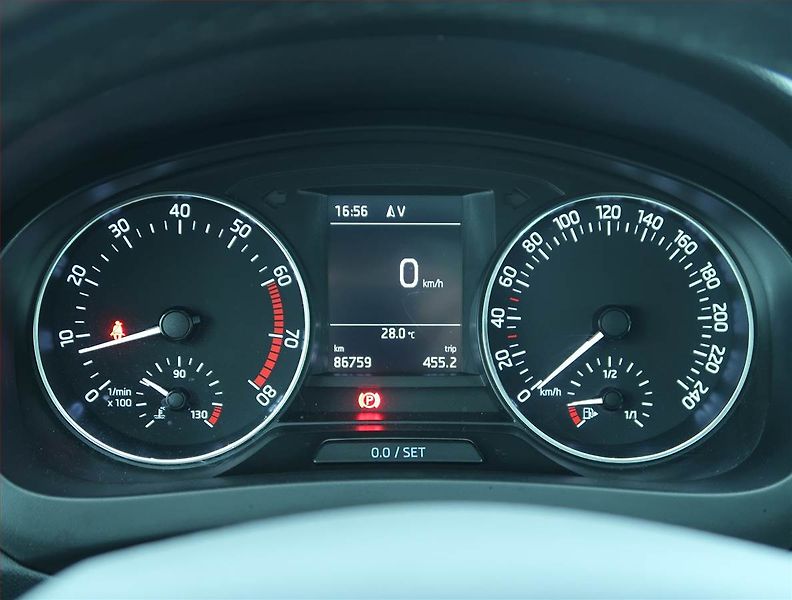Škoda Rapid (2016) Spaceback 1.2 TSI, Xenony - fotka 11 z 17
