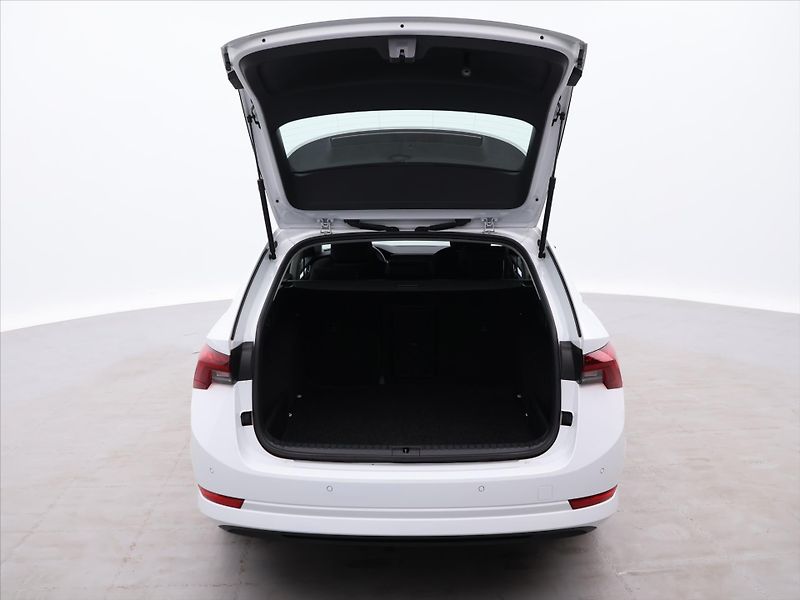 Škoda Octavia 1,5 - fotka 9 z 26