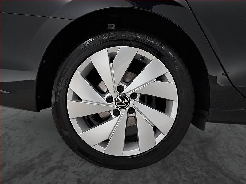 Volkswagen Golf (2023) Style 1.5 TSI - fotka 15 z 16