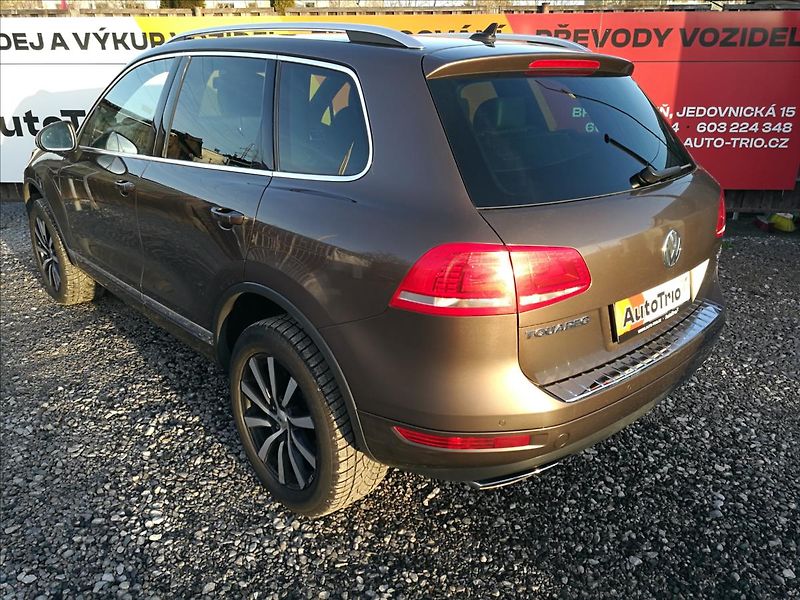 Volkswagen Touareg 3,0 TDI V6 Tiptronic - fotka 4 z 27