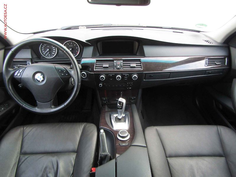 BMW Řada 5 (2008) 3.0 525i, AT, bixen, kůže - fotka 8 z 19