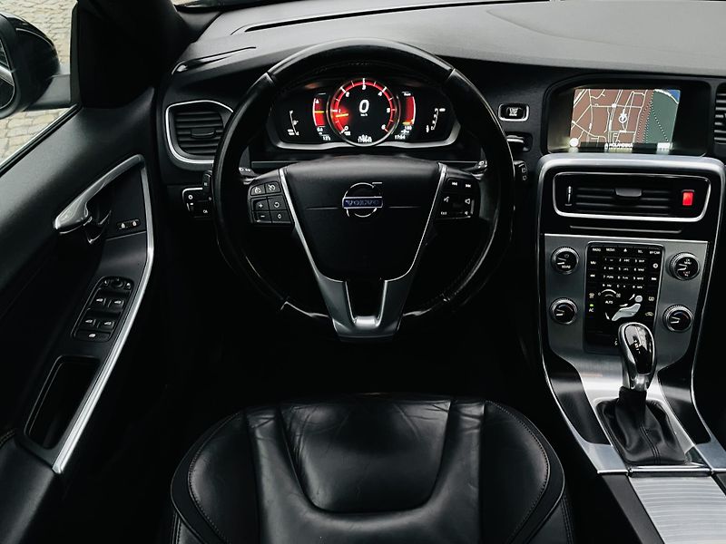 Volvo V60 2.0D 5VÁLEC AUT OCEAN RACE - fotka 23 z 41