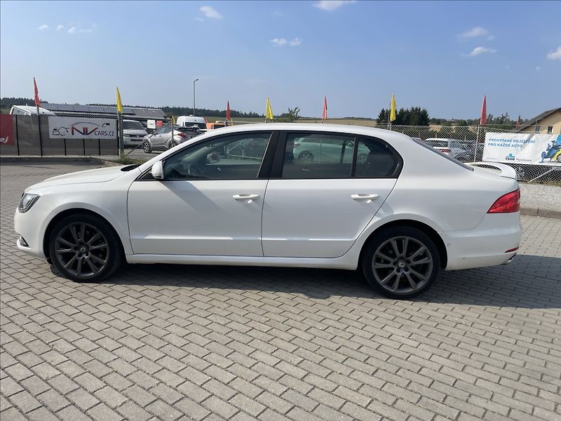 Škoda Superb 2,0 TDi 103kw Elegance Facelif - fotka 26 z 30