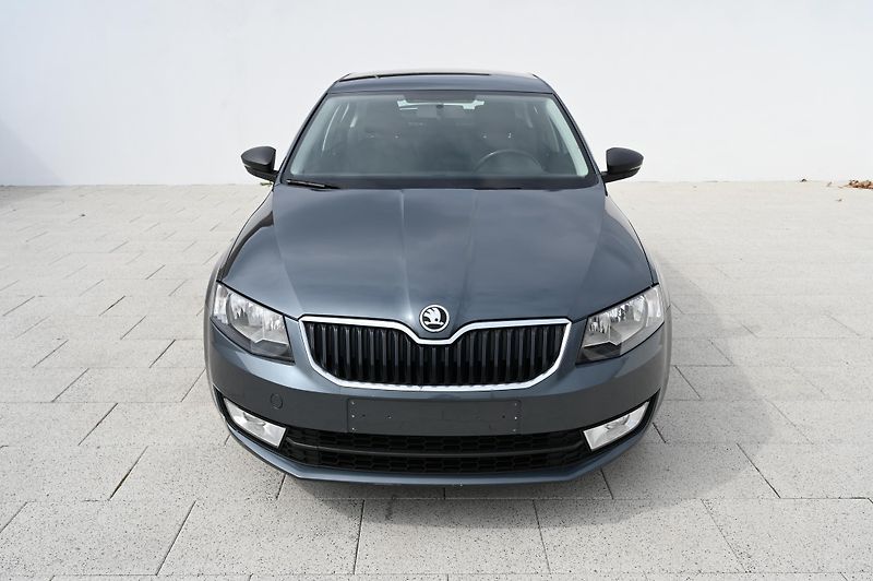 Škoda Octavia 1.6TDI  8/2015  Rezervace - fotka 2 z 28