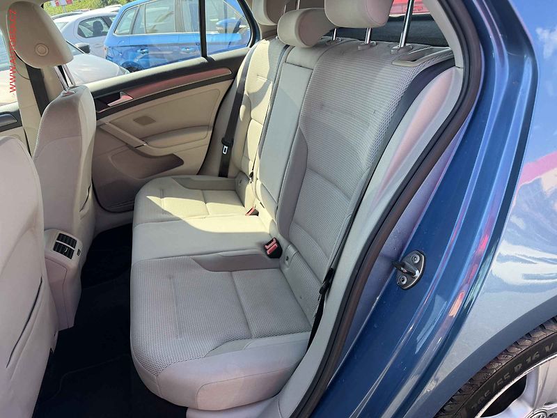 Volkswagen Golf (2013) 1.6 TDi, AC, tempo, park - fotka 10 z 17