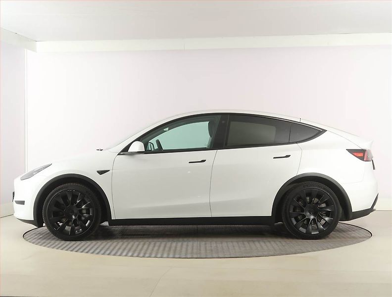 Tesla Model Y (2023) RWD LFP 60kWh, SoH 97% - fotka 3 z 33