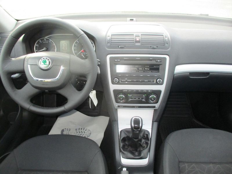 Škoda Octavia 1.2 TSi*TAŽNÉ*L+Z PNEU*VÝHŘEV - fotka 15 z 43