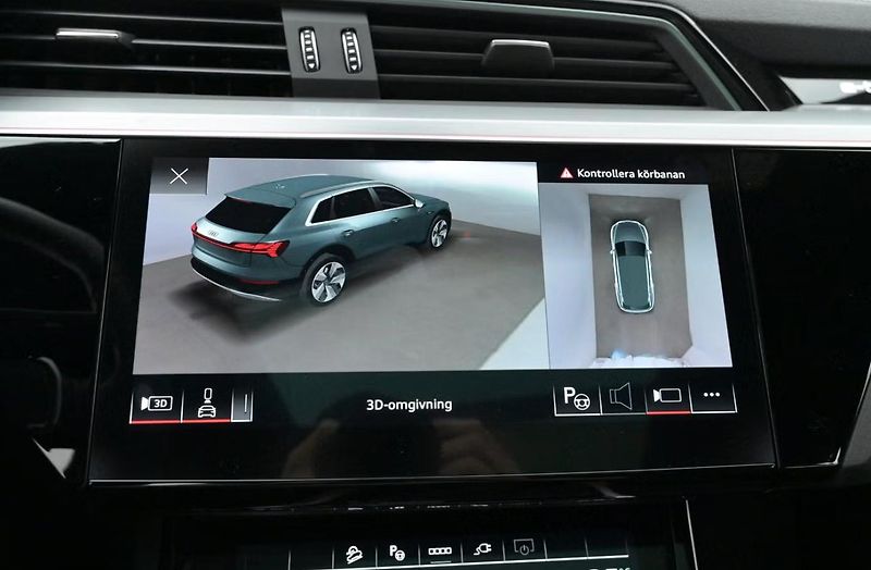 Audi Q8 e-tron 55 Q S-Line SoH 94% 360k Pano  - fotka 14 z 24