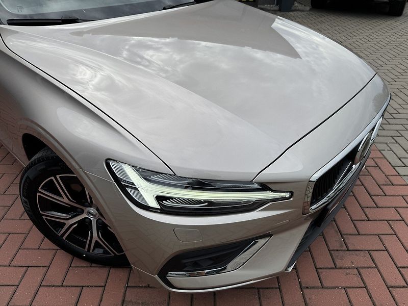 Volvo S60 (2024) 2.0i B4 Core Ad.LED Kamera - fotka 35 z 46