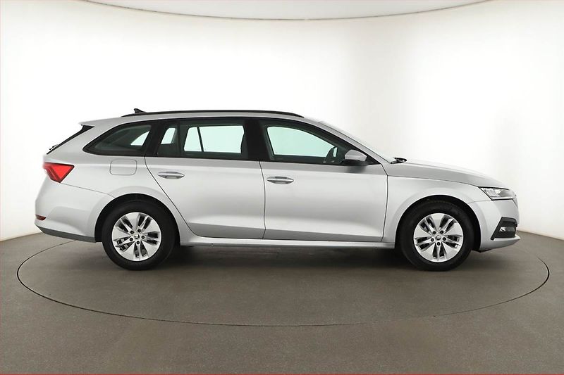 Škoda Octavia (2022) Ambition 2.0 TDI, ČR,1.maj - fotka 6 z 22