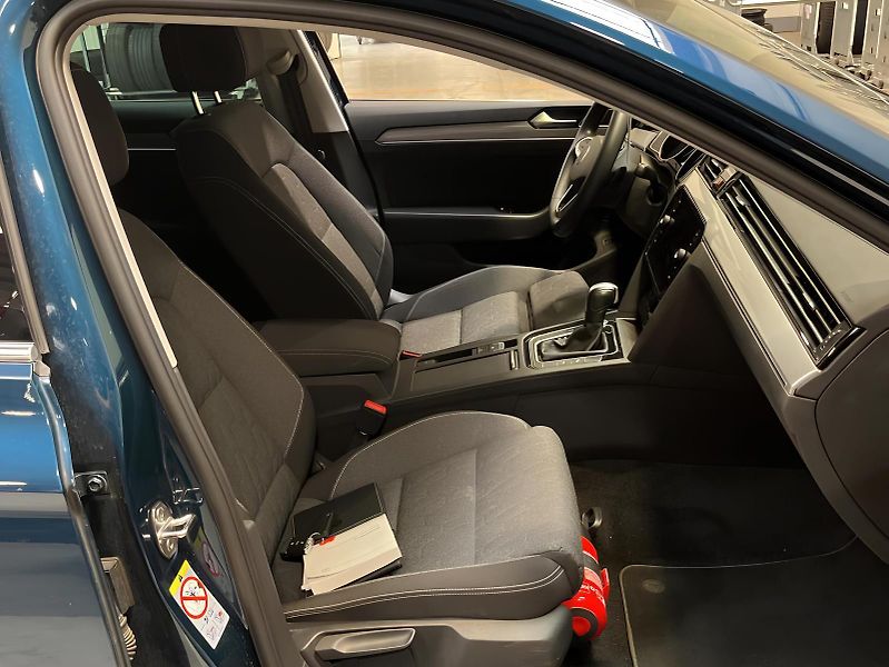 Volkswagen Passat 2.0TDI DSG Business MATRIX DPH - fotka 3 z 4