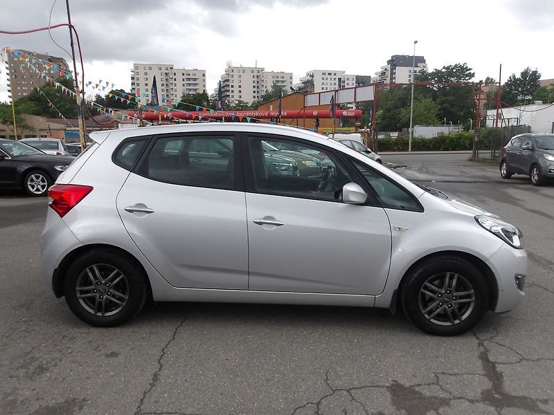 Hyundai ix20 1,6i 91kW NAJ.56000km !!! 1.MA - fotka 12 z 30