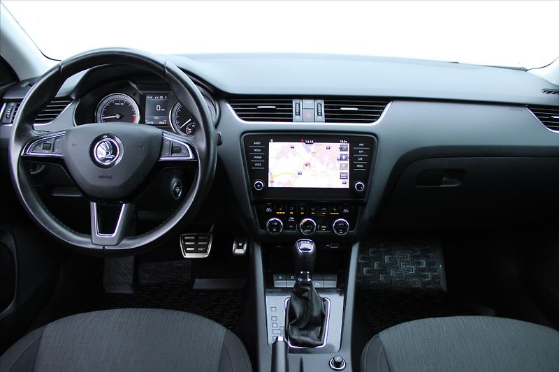 Škoda Octavia 2.0TDI 110kW DSG STYLE ČR - fotka 13 z 26