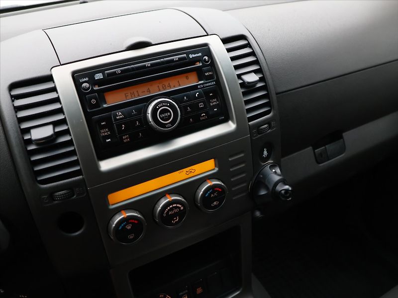 Nissan Pathfinder 2,5 dCi 126kW Automat 4WD CZ - fotka 19 z 31