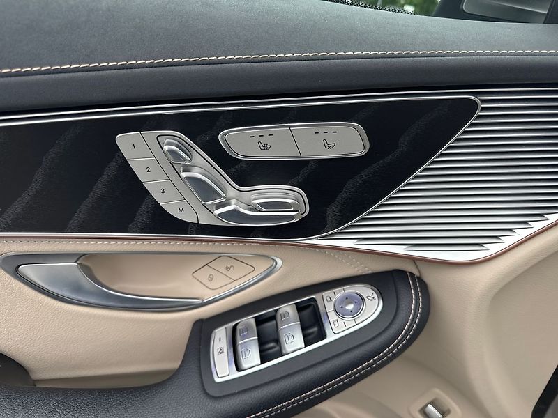 Mercedes-Benz EQC 400 4MATIC - fotka 15 z 24