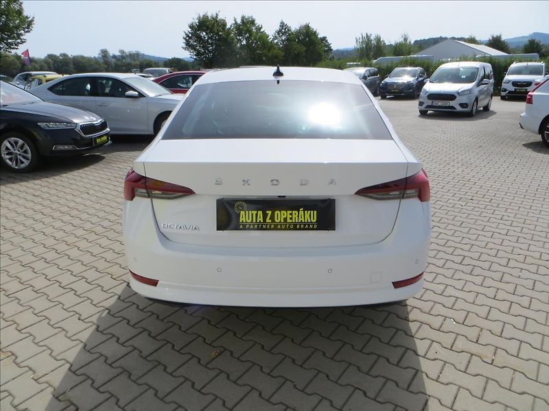 Škoda Octavia 2,0 TDI Style ČR Kamera Výhřev - fotka 6 z 29