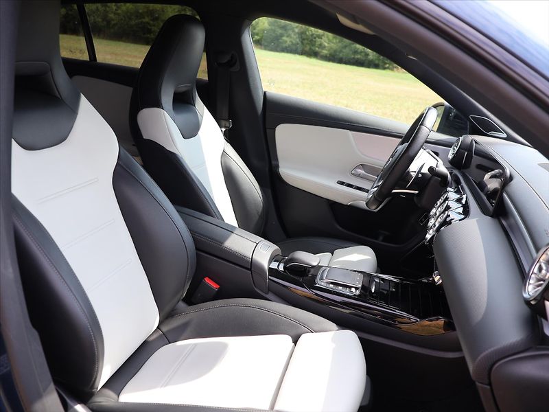 Mercedes-Benz CLA 2,0 35 AMG 225kW 4Matic DPH CZ - fotka 12 z 39