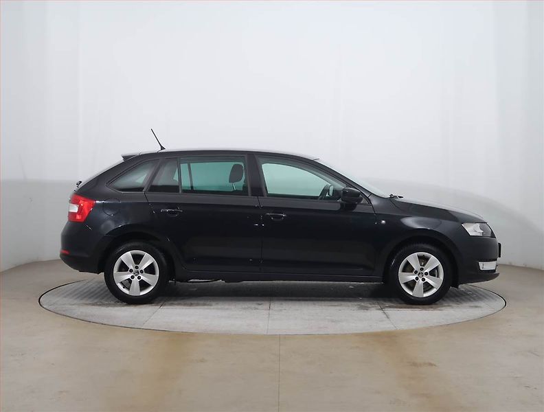 Škoda Rapid (2015) Spaceback 1.4 TSI, Automat - fotka 6 z 16