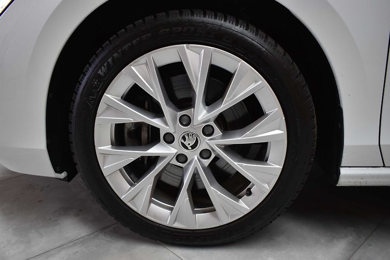 Škoda Superb TDI 142kW 4x4*TAŽNÉ*DPH*ČR 1.M - fotka 38 z 45