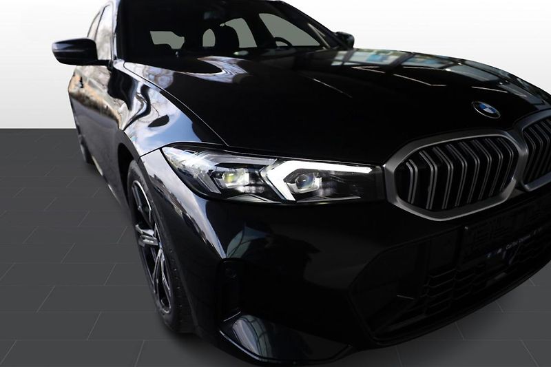 BMW Řada 3 330i xDrive Touring - fotka 16 z 21