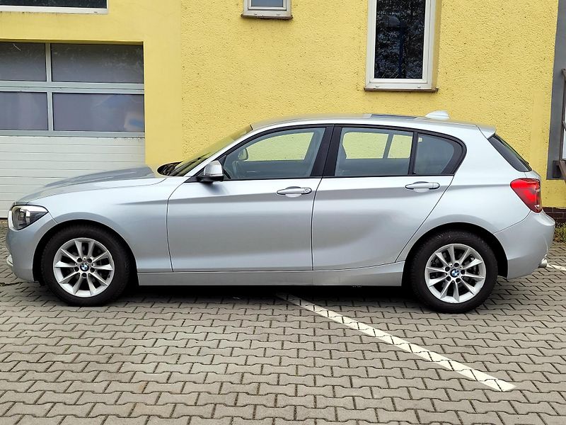BMW Řada 1 2,0 d 105kW Urban Line SERV.KN - fotka 6 z 43