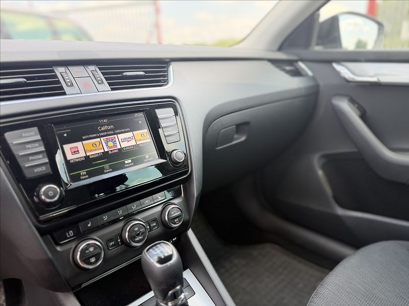 Škoda Octavia 2,0 STYLE EL.KUFR, VYHŘ.ČELNÍ - fotka 12 z 34