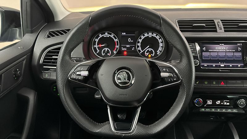 Škoda Fabia 1.0 TSI Black Combi - fotka 9 z 24